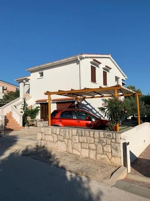Apartmani Melani Povljana 0*,