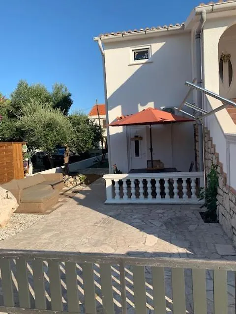 Apartmani Melani Povljana