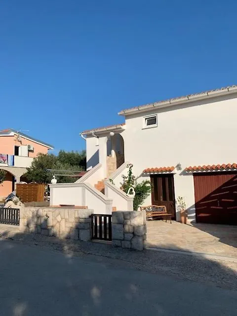 Apartmani Melani Povljana