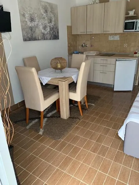 Apartmani Melani Povljana Apartment