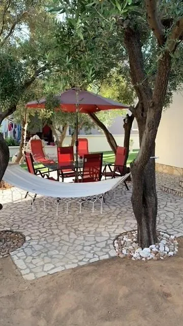 Apartmani Melani Povljana
