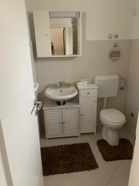 Apartmani Melani Povljana
